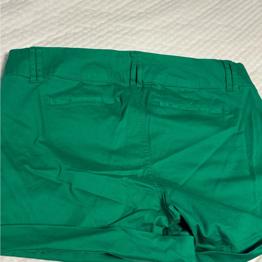 Torrid Kelly Green Stretch Shorts with Cuffed Hem, pockets and belt loops - Picture 6 of 7